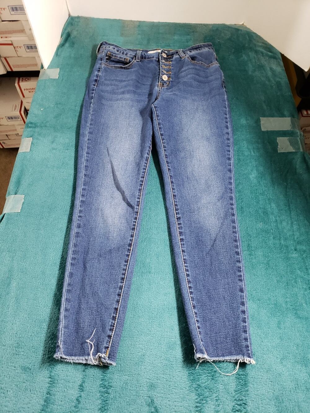 Kancan Jeans Size 11 Womens Blue Stretch Pants Denim Mid Rise Fray Hem Ankle